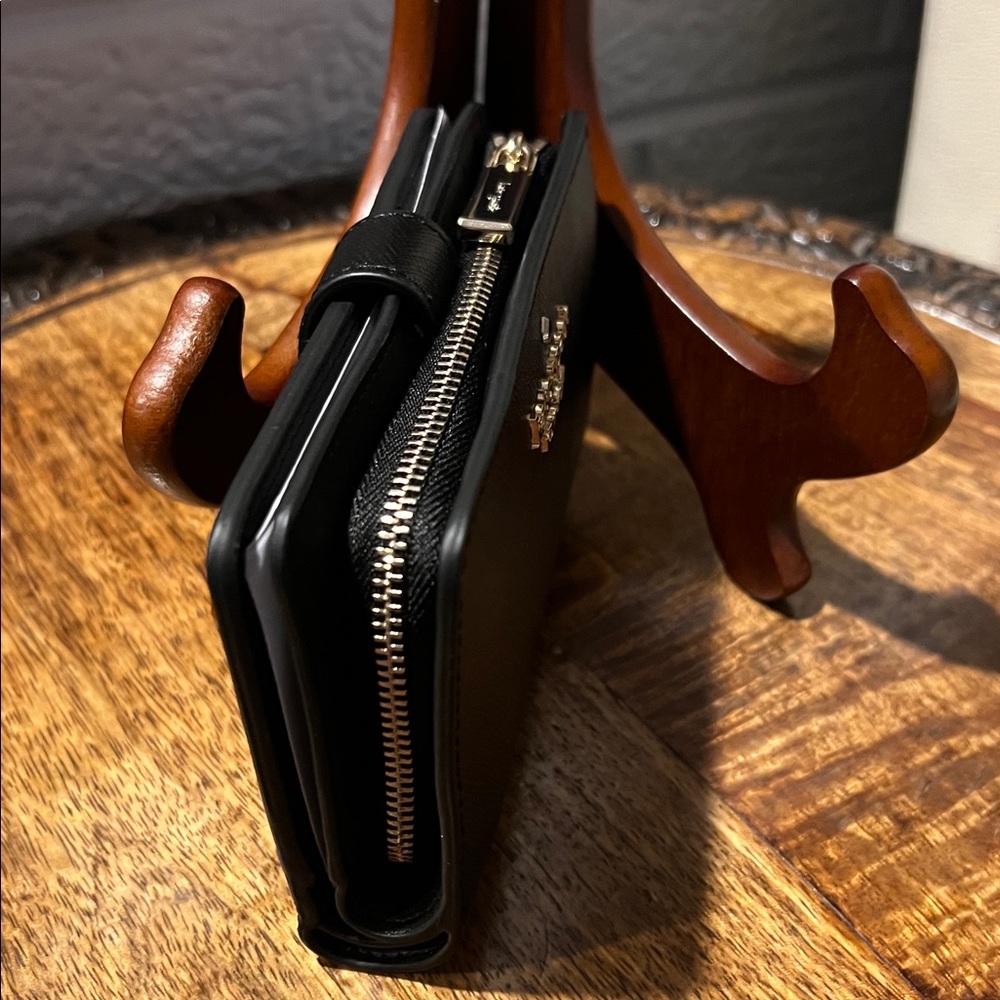 Kate Spade Black Zip Wallet Saffiano Leather - Picture 3 of 13